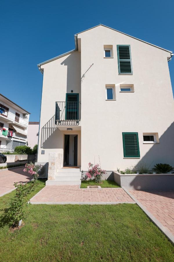 Apartments Mila Sveti Filip i Jakov Exterior foto